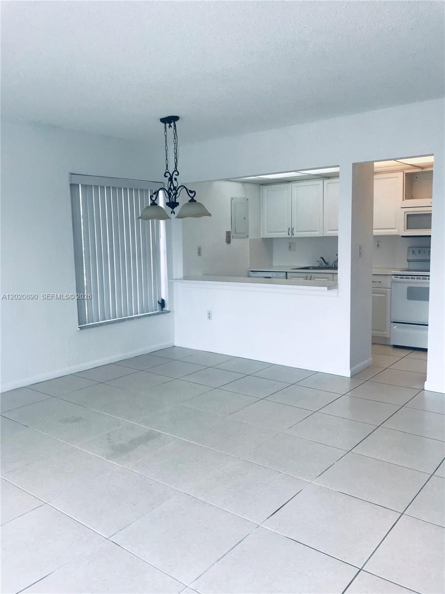 LAKEVIEW GARDENS AT MIAMI - Residential
