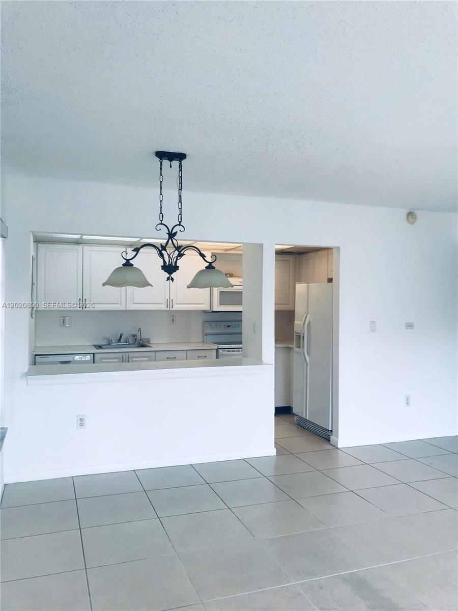 LAKEVIEW GARDENS AT MIAMI - Residential