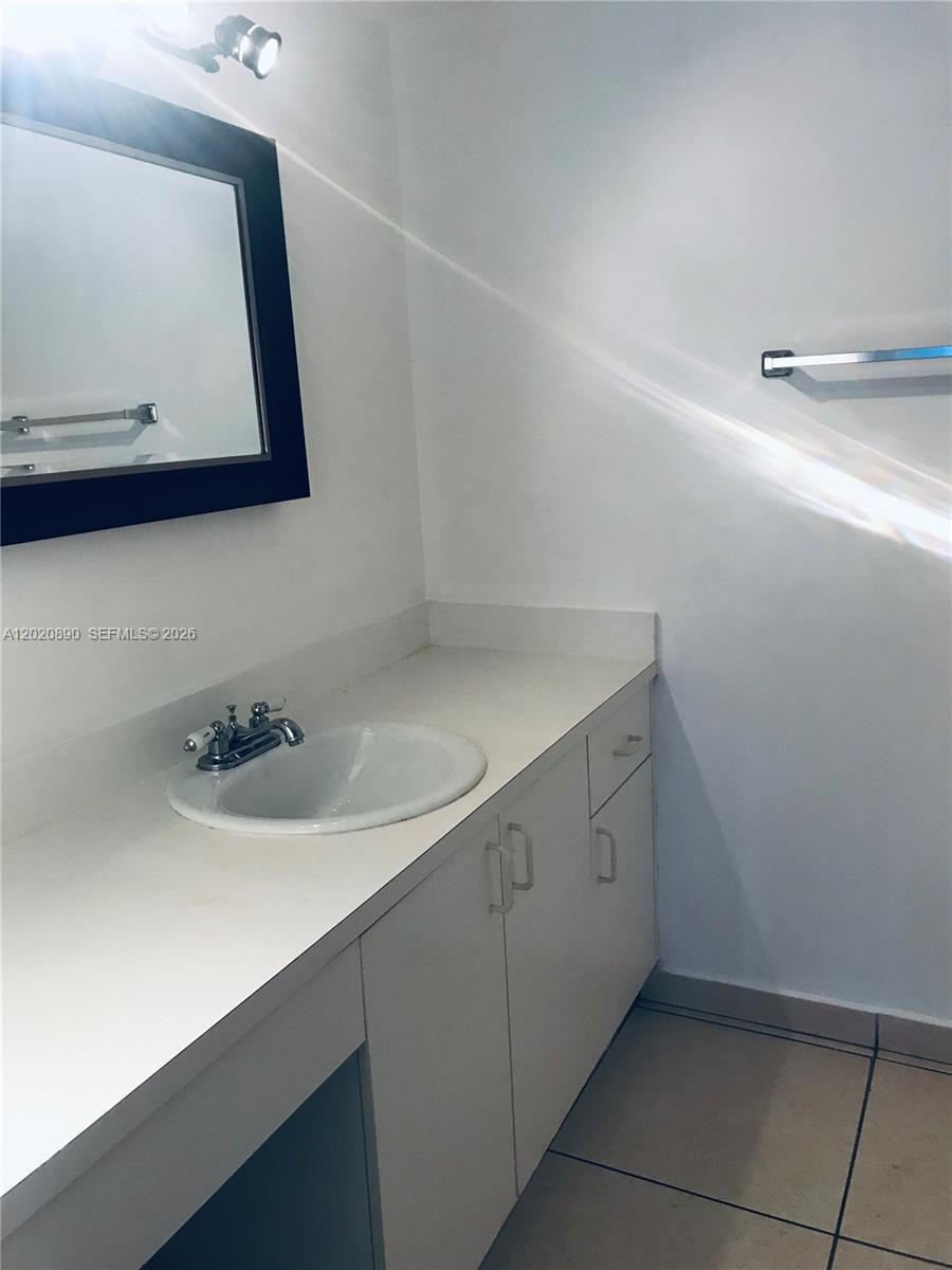 LAKEVIEW GARDENS AT MIAMI - Residential
