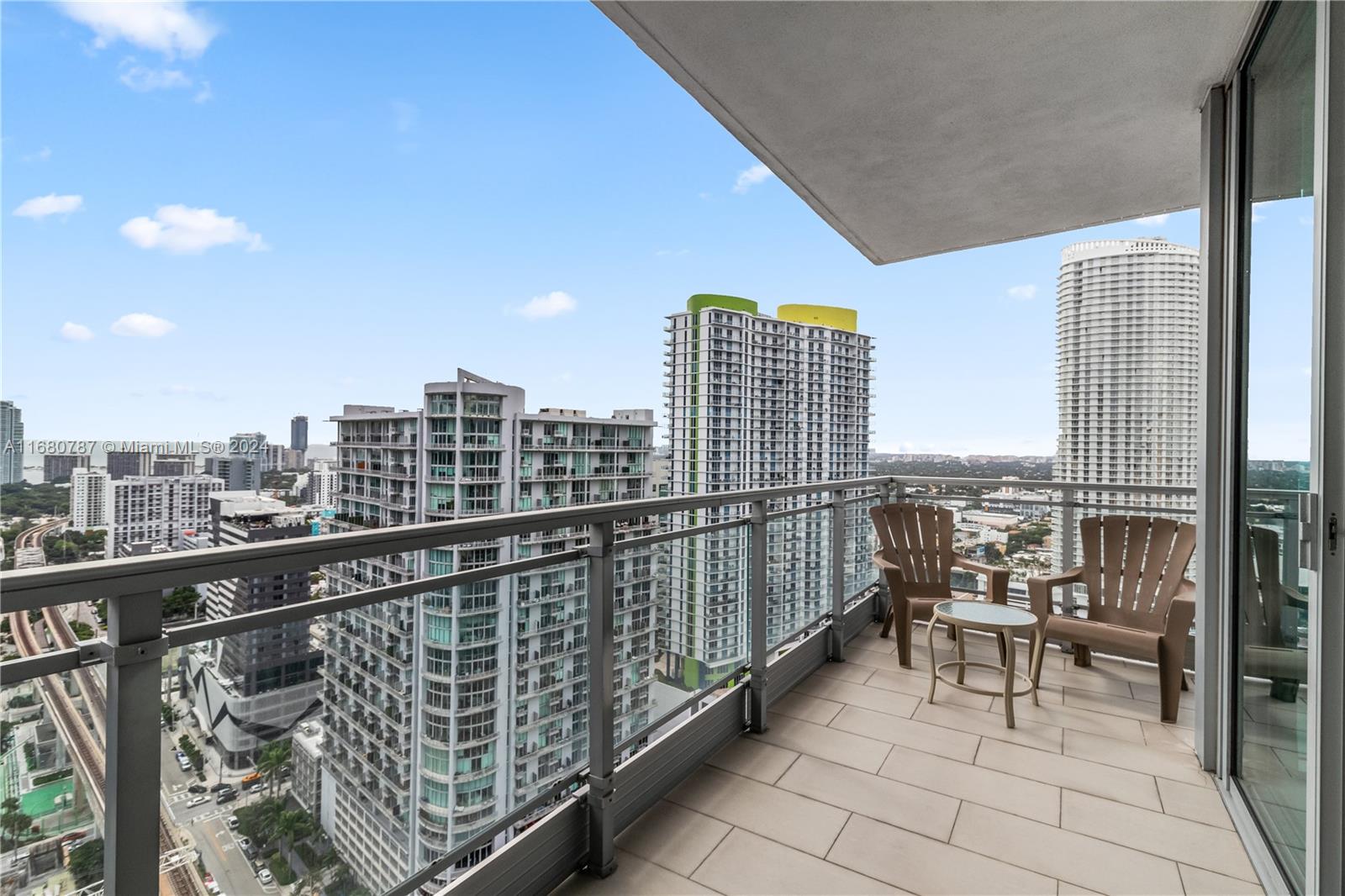 MINT CONDO - Residential