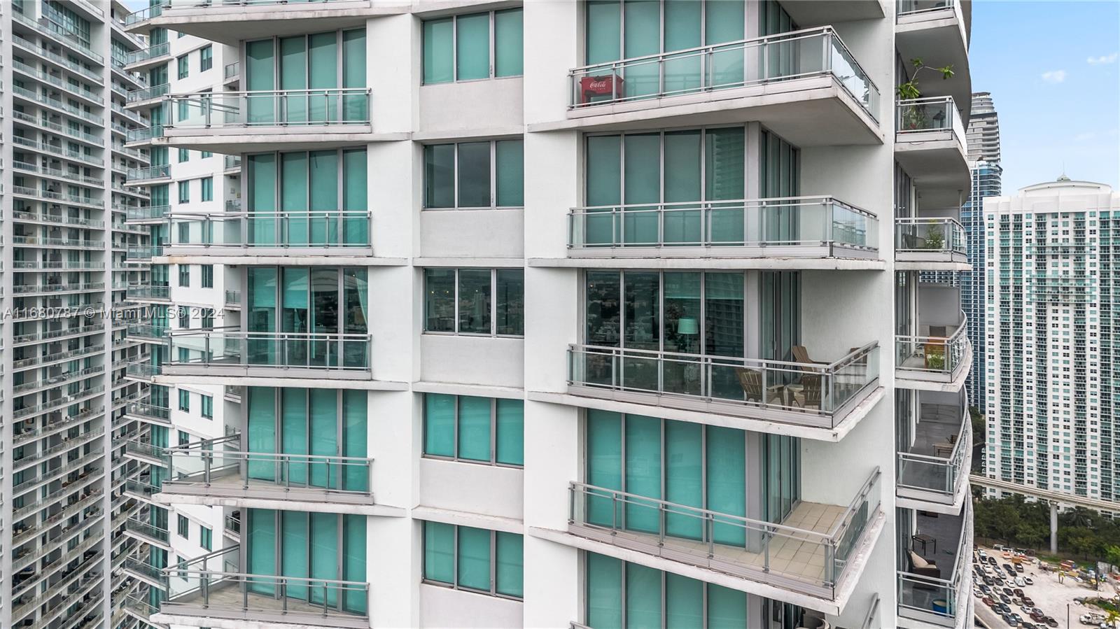 MINT CONDO - Residential