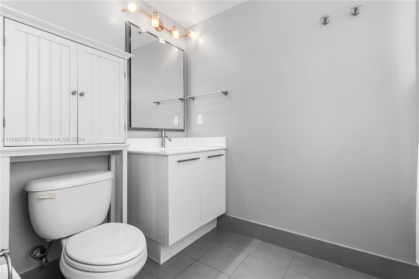 MINT CONDO - Residential