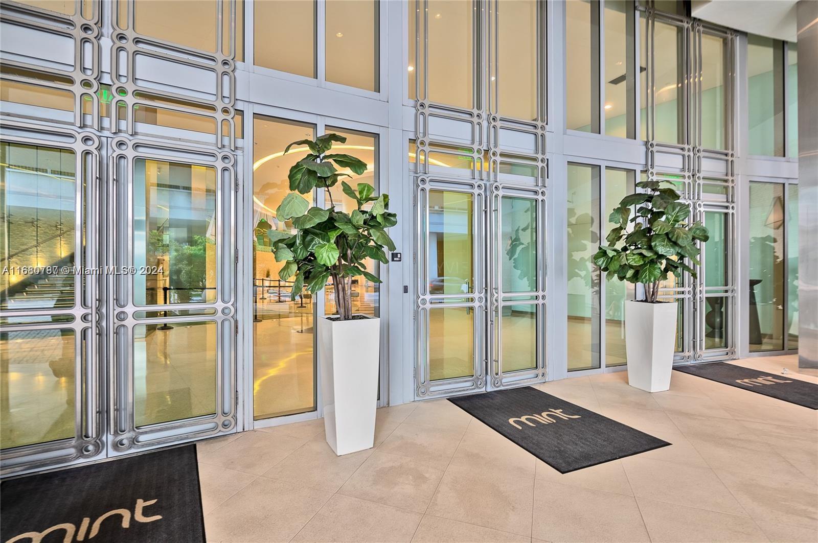 MINT CONDO - Residential