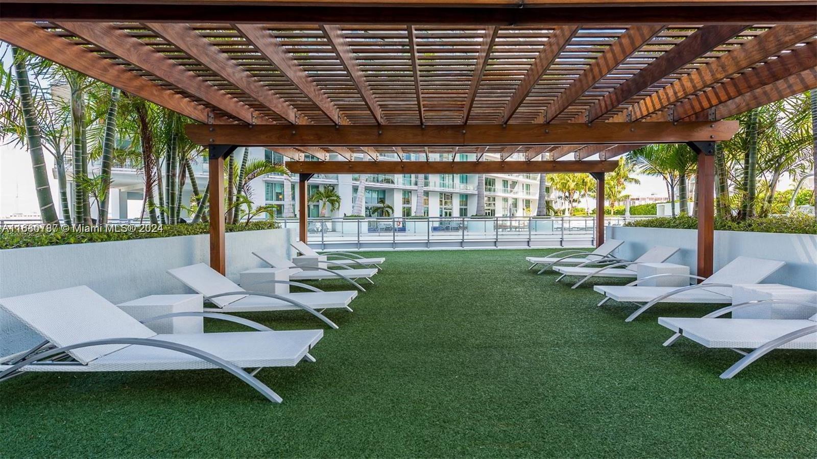 MINT CONDO - Residential