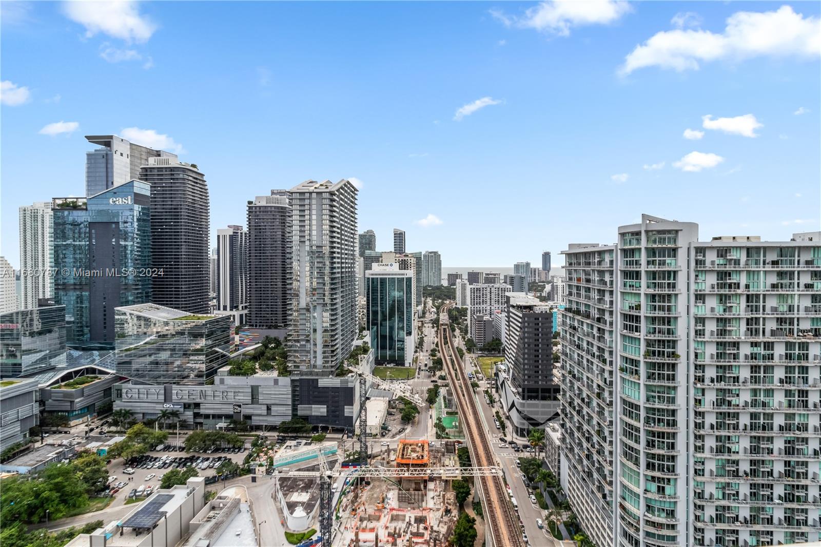 MINT CONDO - Residential