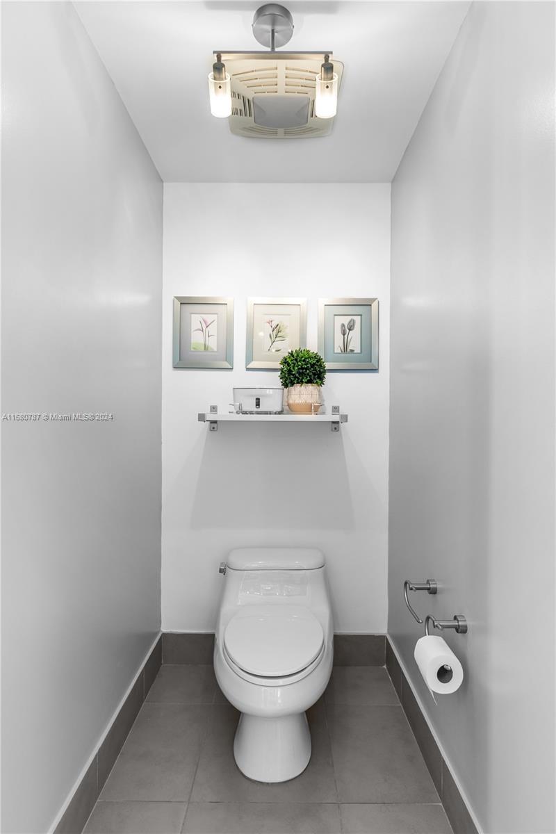 MINT CONDO - Residential