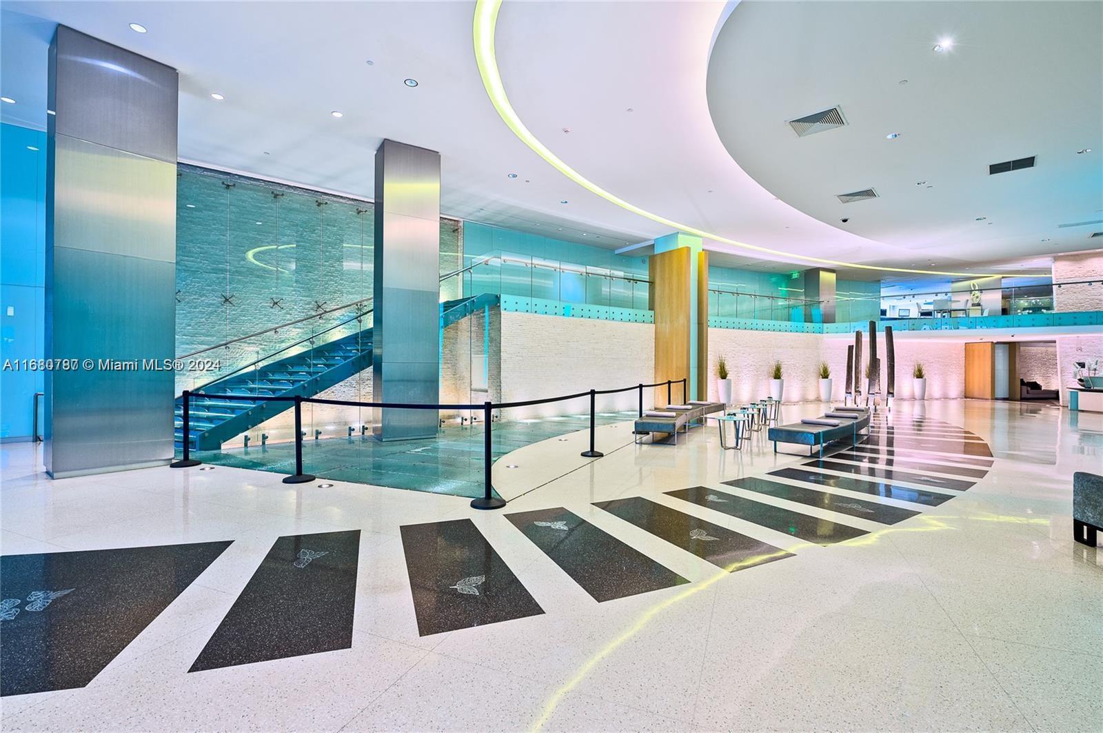 MINT CONDO - Residential