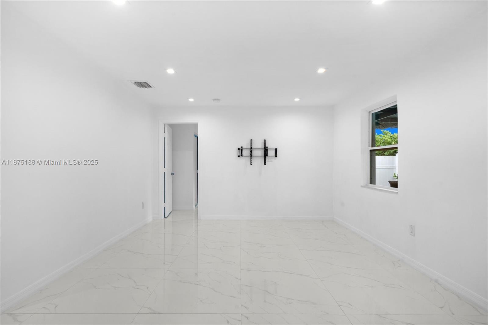 LINCOLN PARK REPLAT - Residential Income