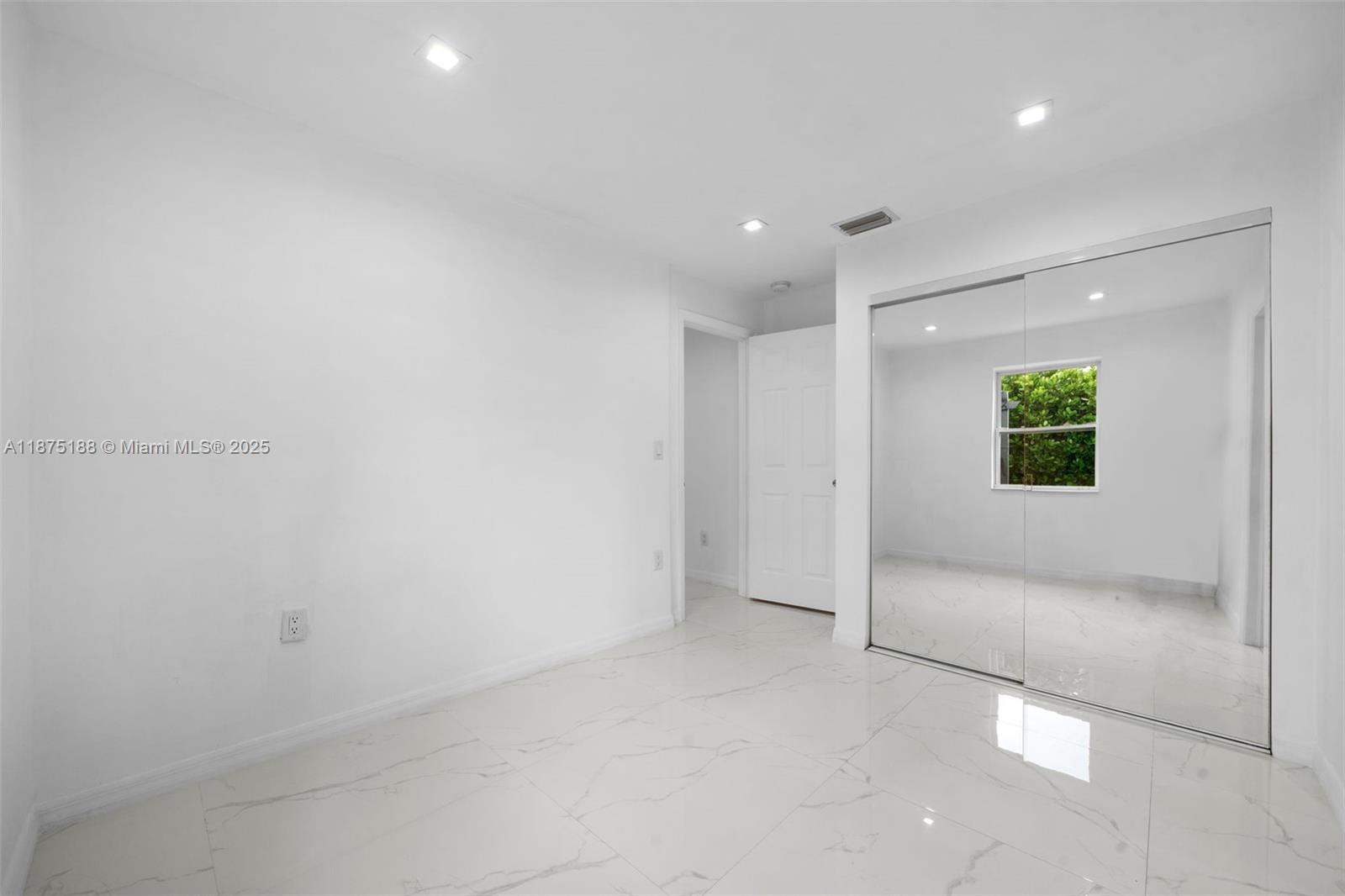 LINCOLN PARK REPLAT - Residential Income