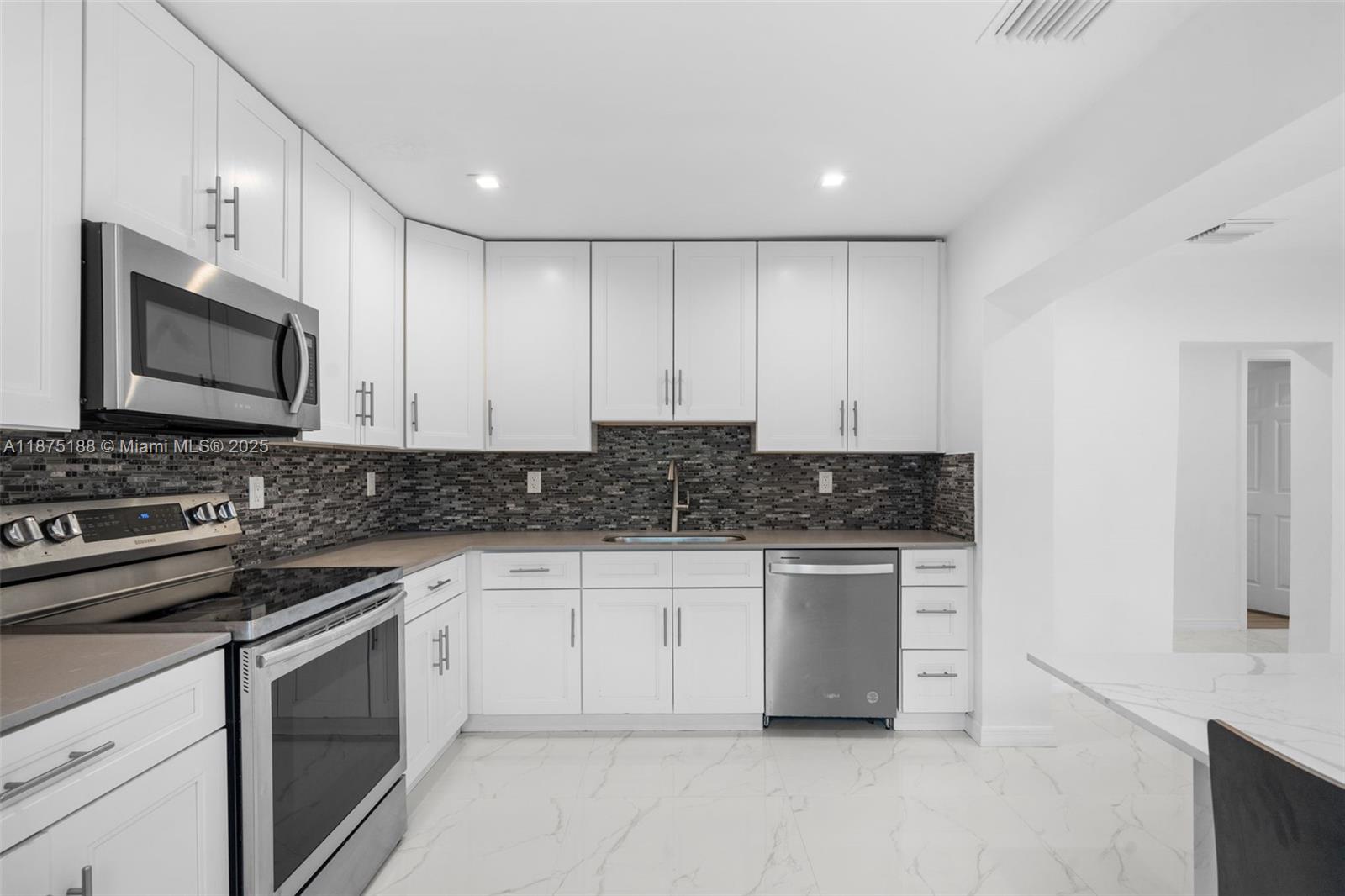 LINCOLN PARK REPLAT - Residential Income