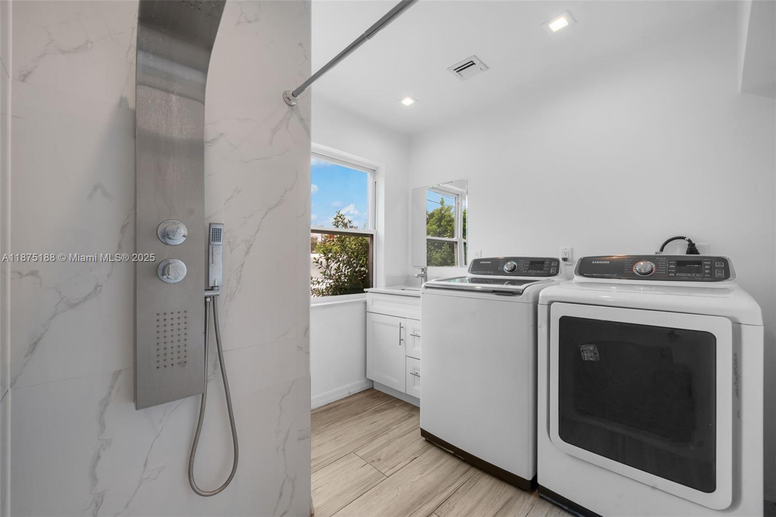 LINCOLN PARK REPLAT - Residential Income