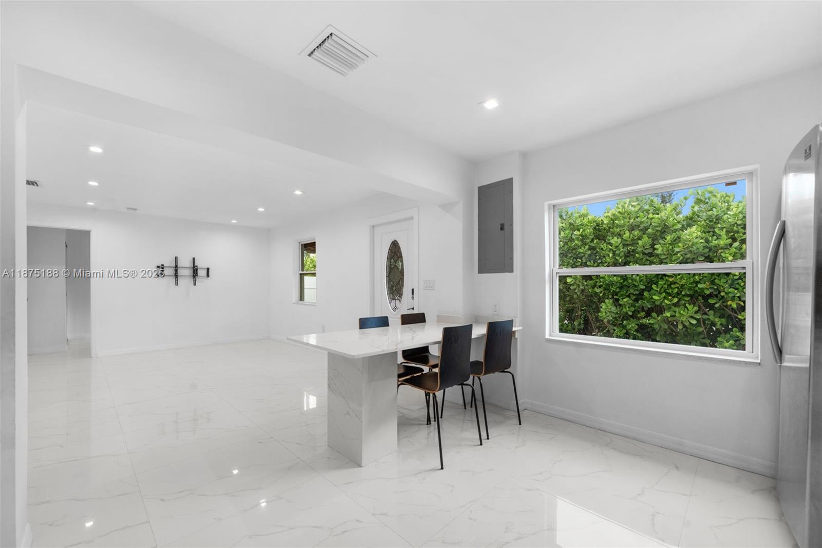 LINCOLN PARK REPLAT - Residential Income