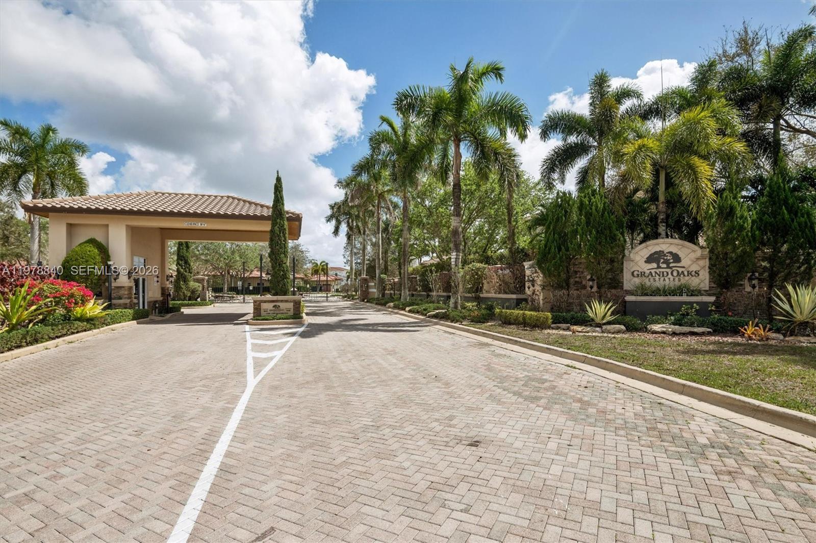 VISTA DEL LAGO - Residential