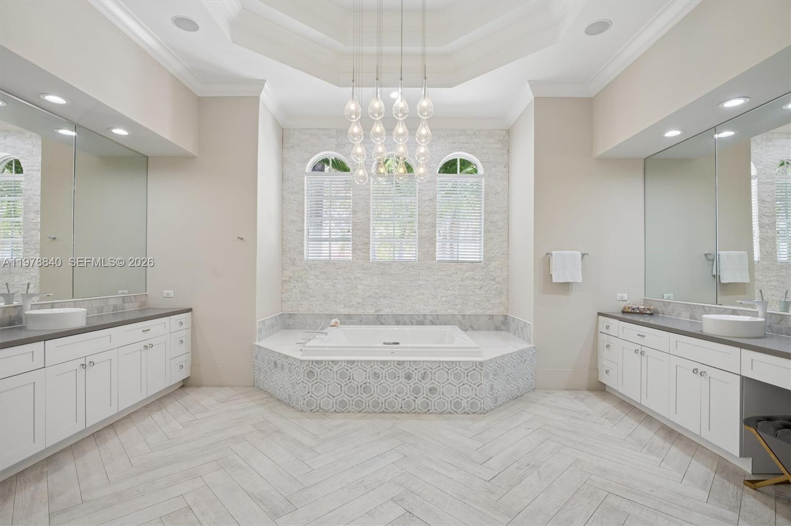 VISTA DEL LAGO - Residential