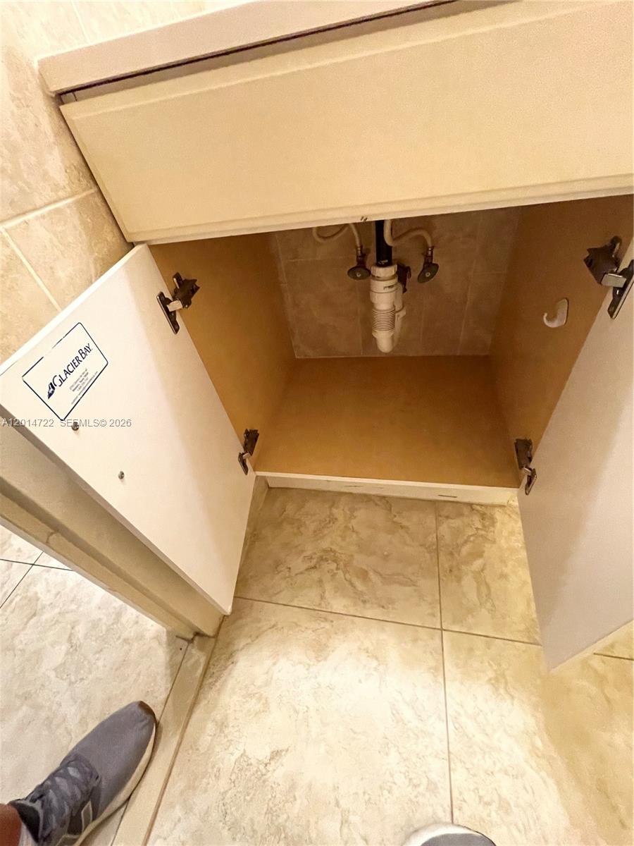 DESOTO PARK CONDO - Residential Lease