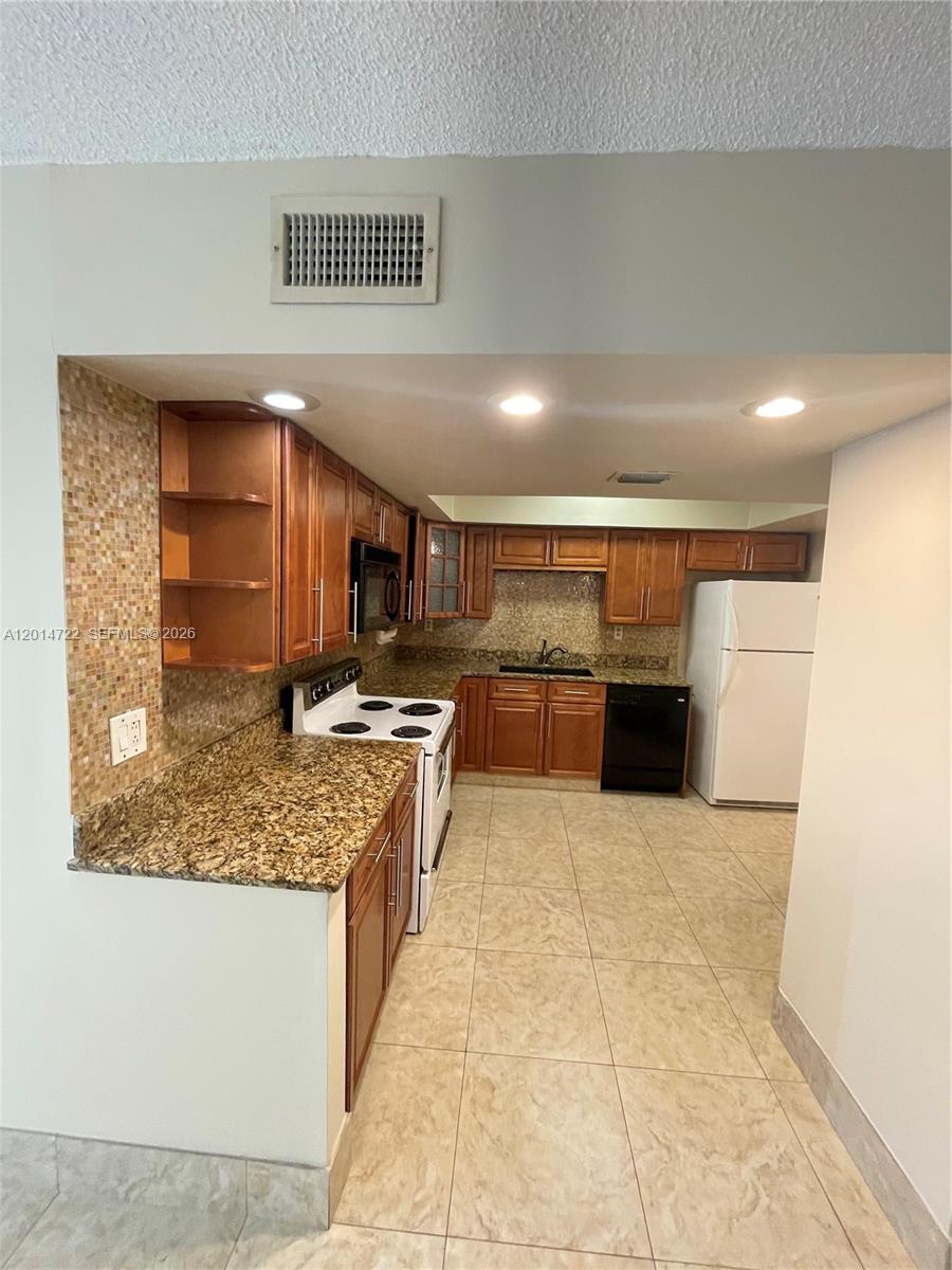 DESOTO PARK CONDO - Residential Lease