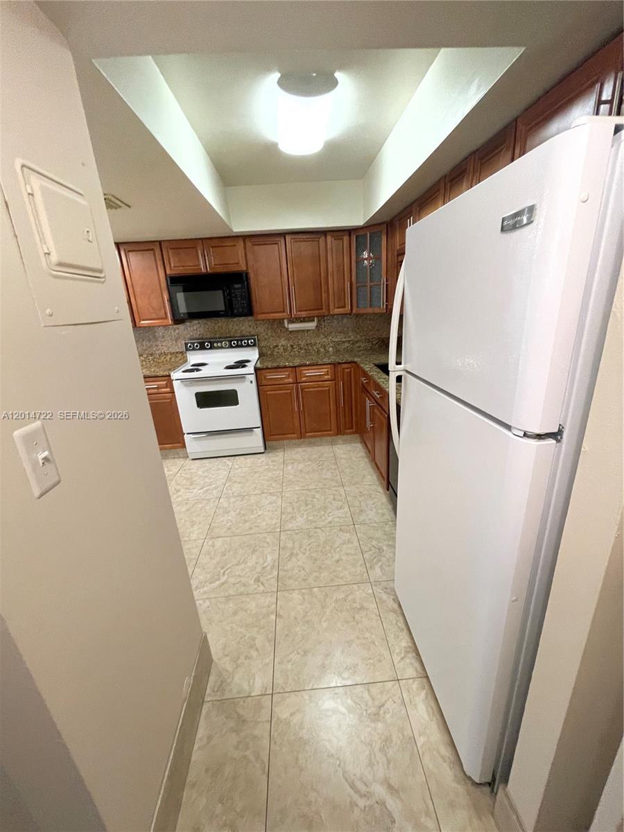 DESOTO PARK CONDO - Residential Lease