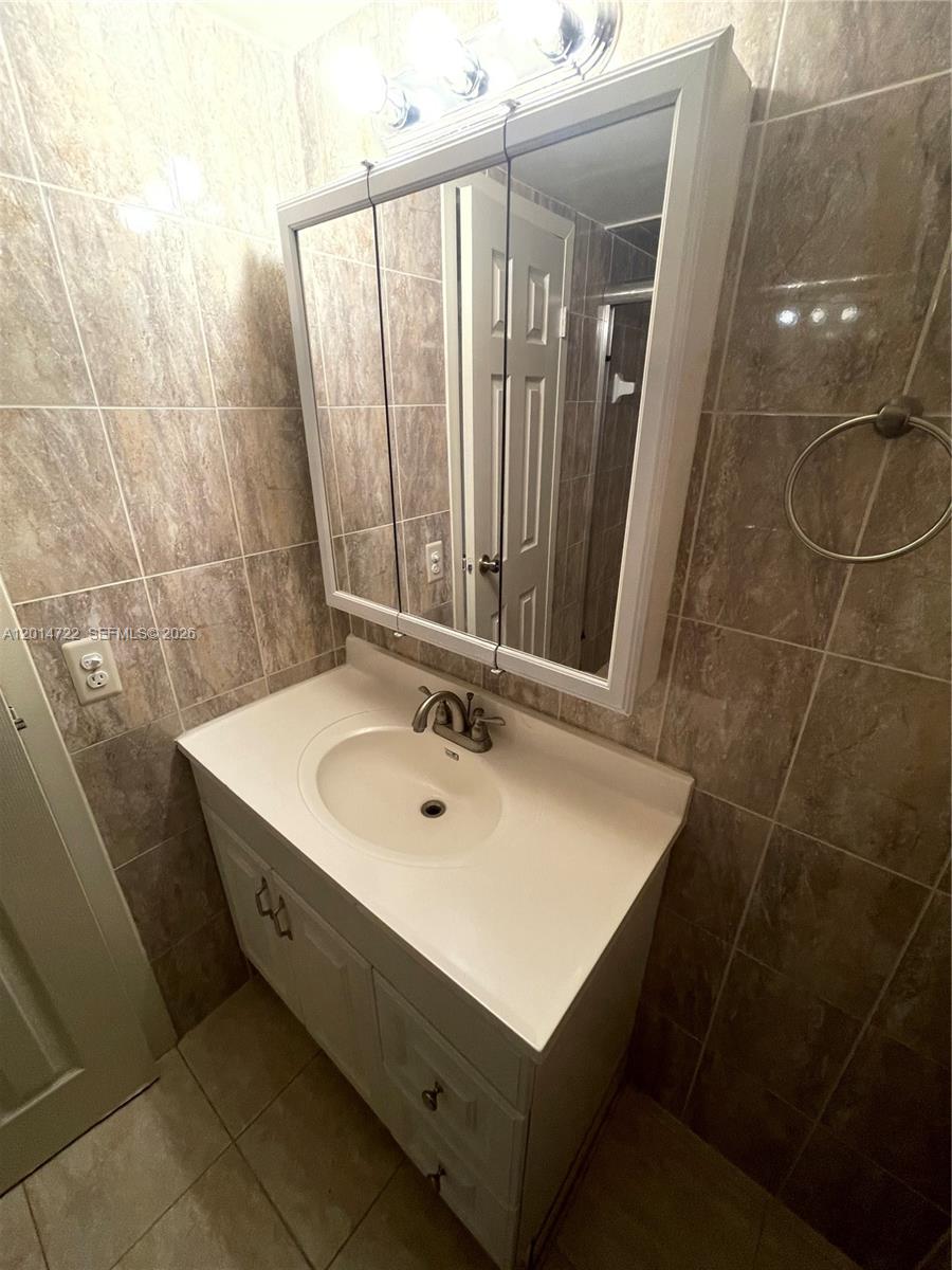 DESOTO PARK CONDO - Residential Lease