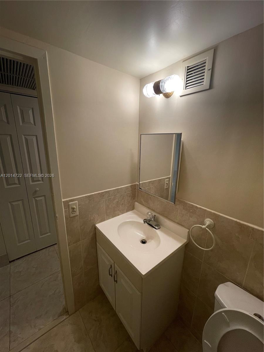 DESOTO PARK CONDO - Residential Lease