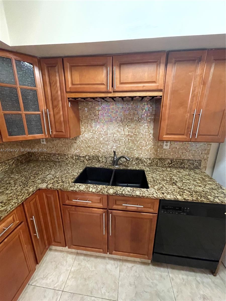 DESOTO PARK CONDO - Residential Lease