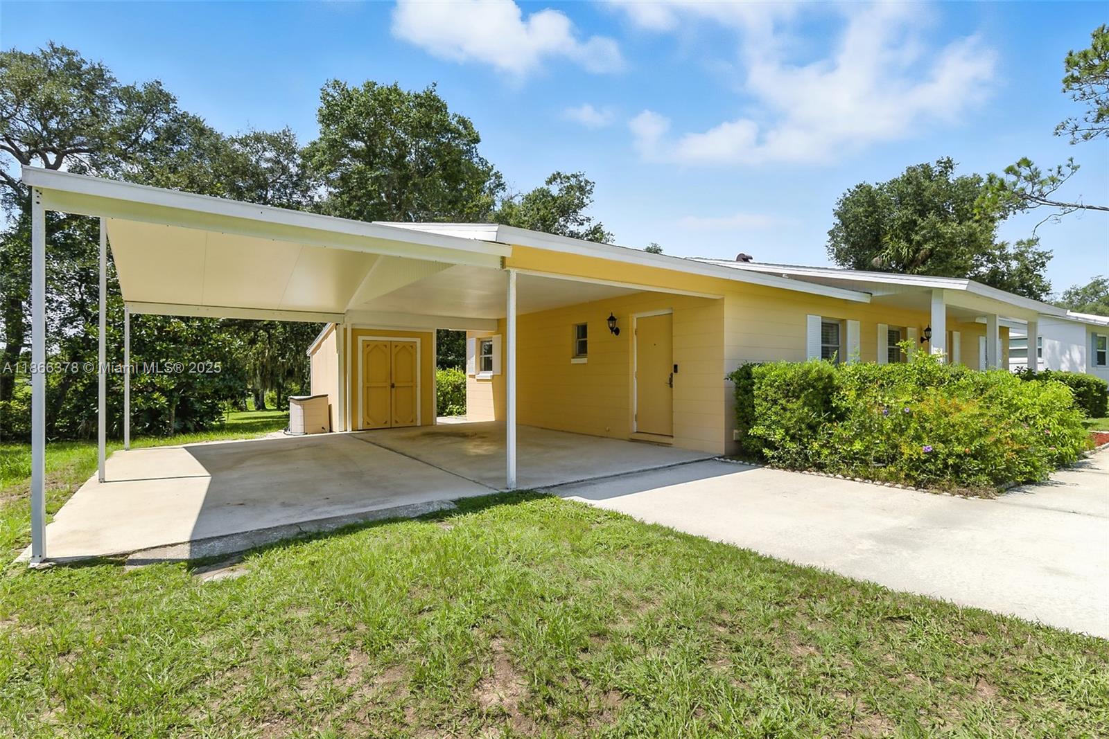209 LAGUNA CT
