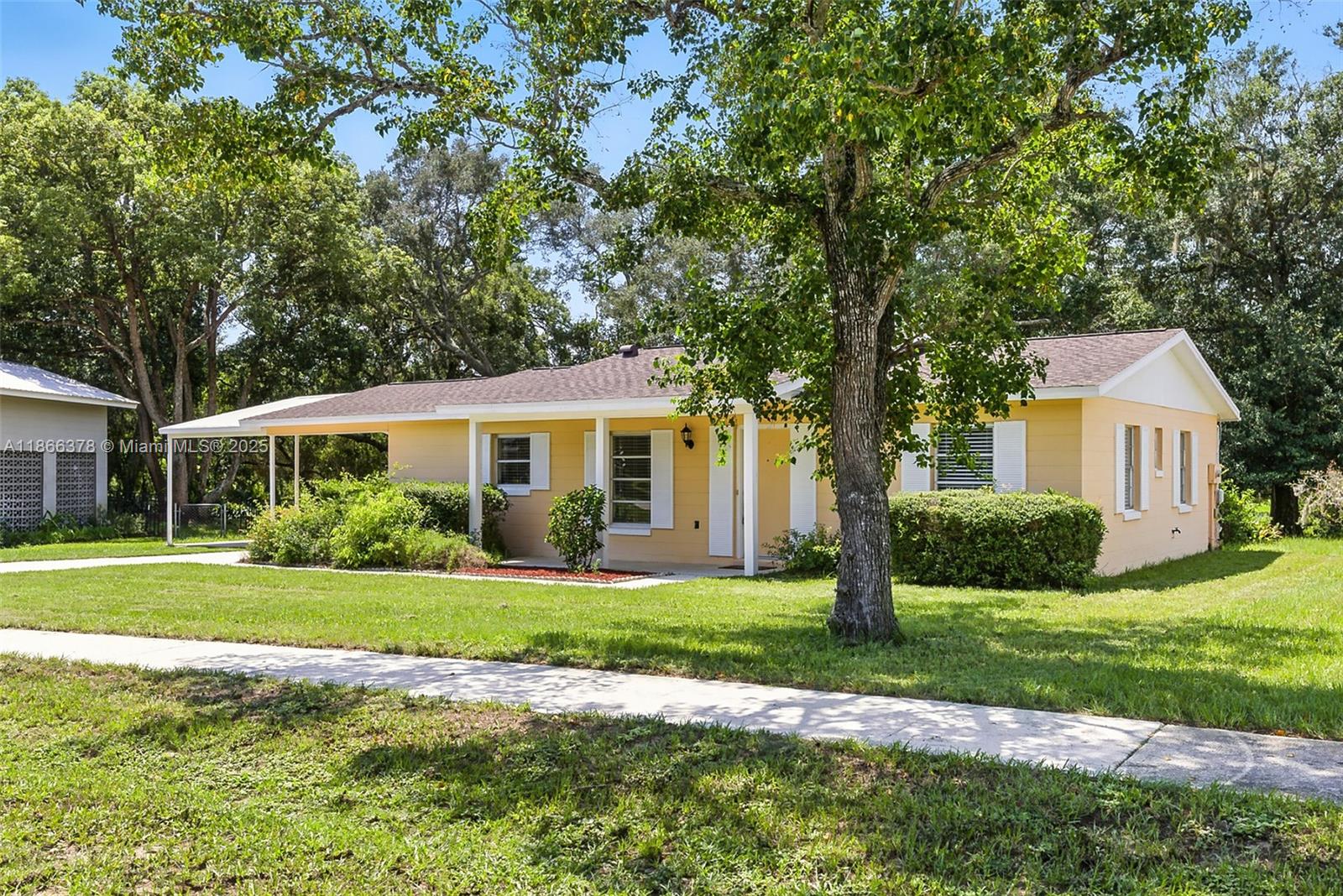 209 LAGUNA CT