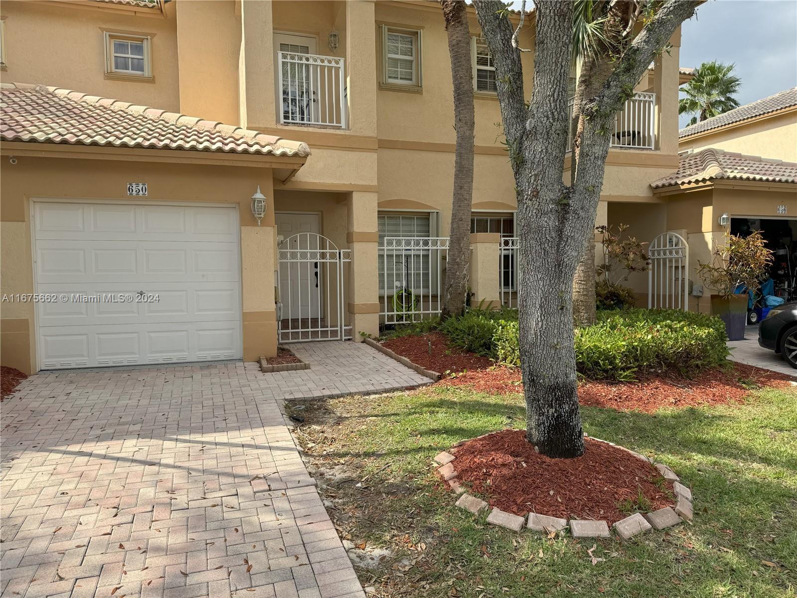 650 Nw 170th Ter Ter 650, Pembroke Pines, Miami-Dade County, Florida - 3 Bedrooms  
3 Bathrooms - 