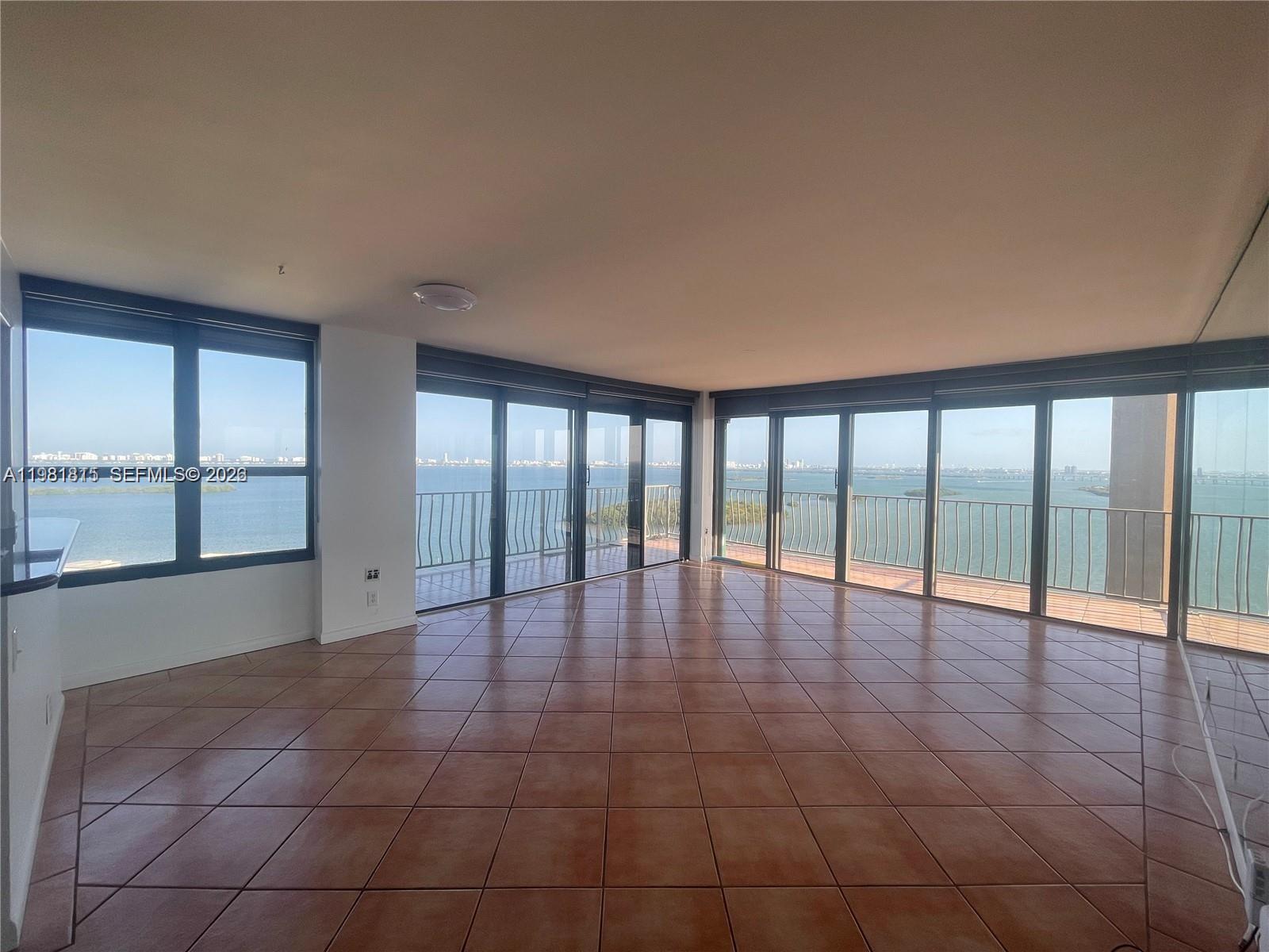 THE PALM BAY YACHT CLUB C - Residential