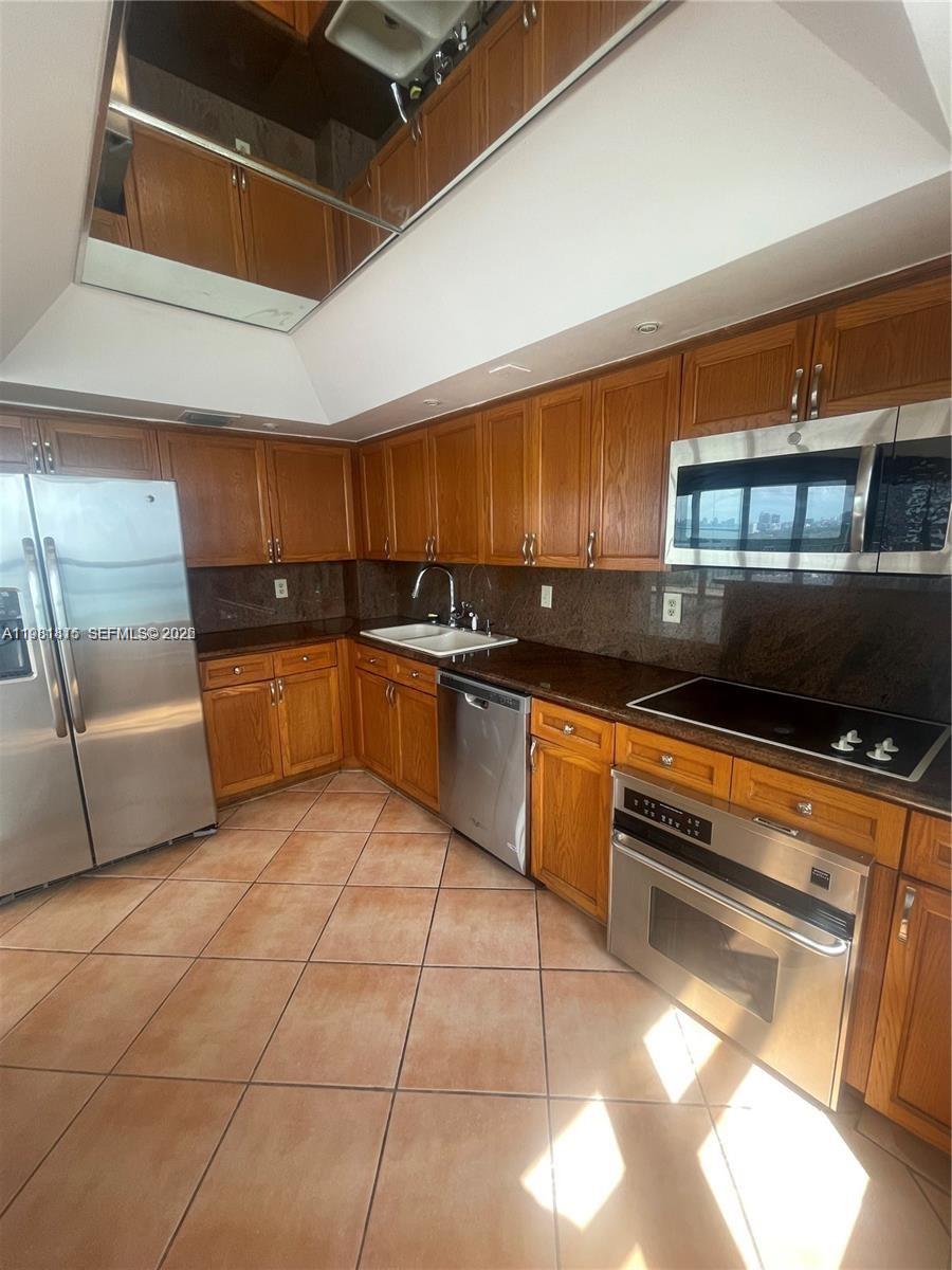 THE PALM BAY YACHT CLUB C - Residential