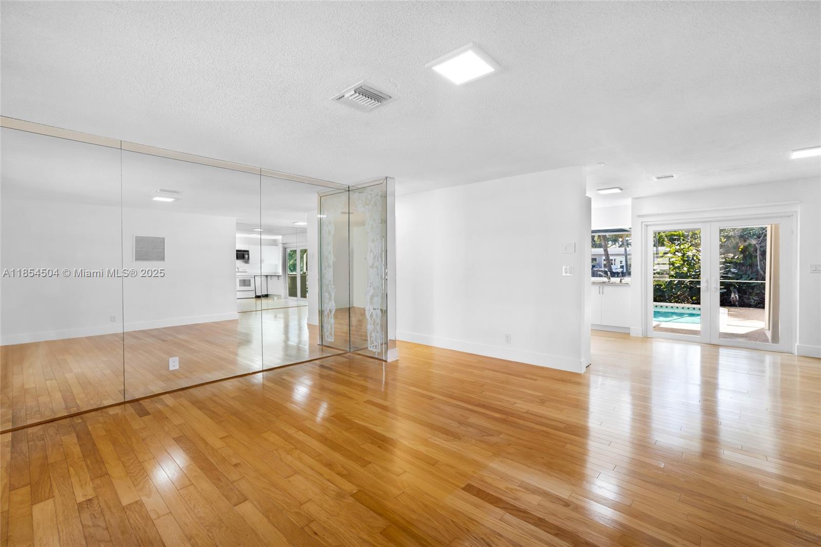 2020 NW 33rd Ct