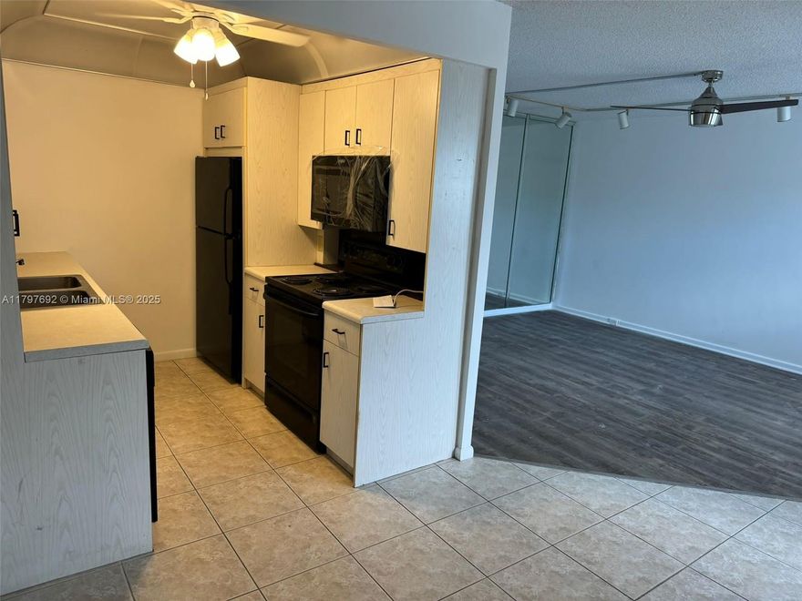 View, view!!!... very nice apartment! Two bedroom and one and a half bathroom ! Wonderful community +55.