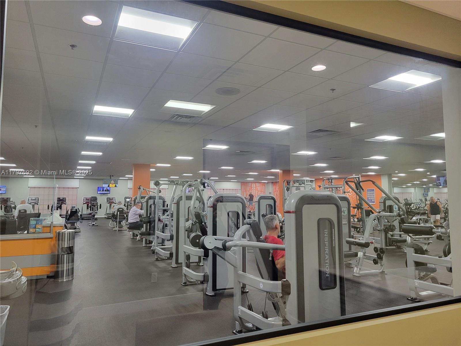 CENTURY VILLAGE CONDO - Residential Lease