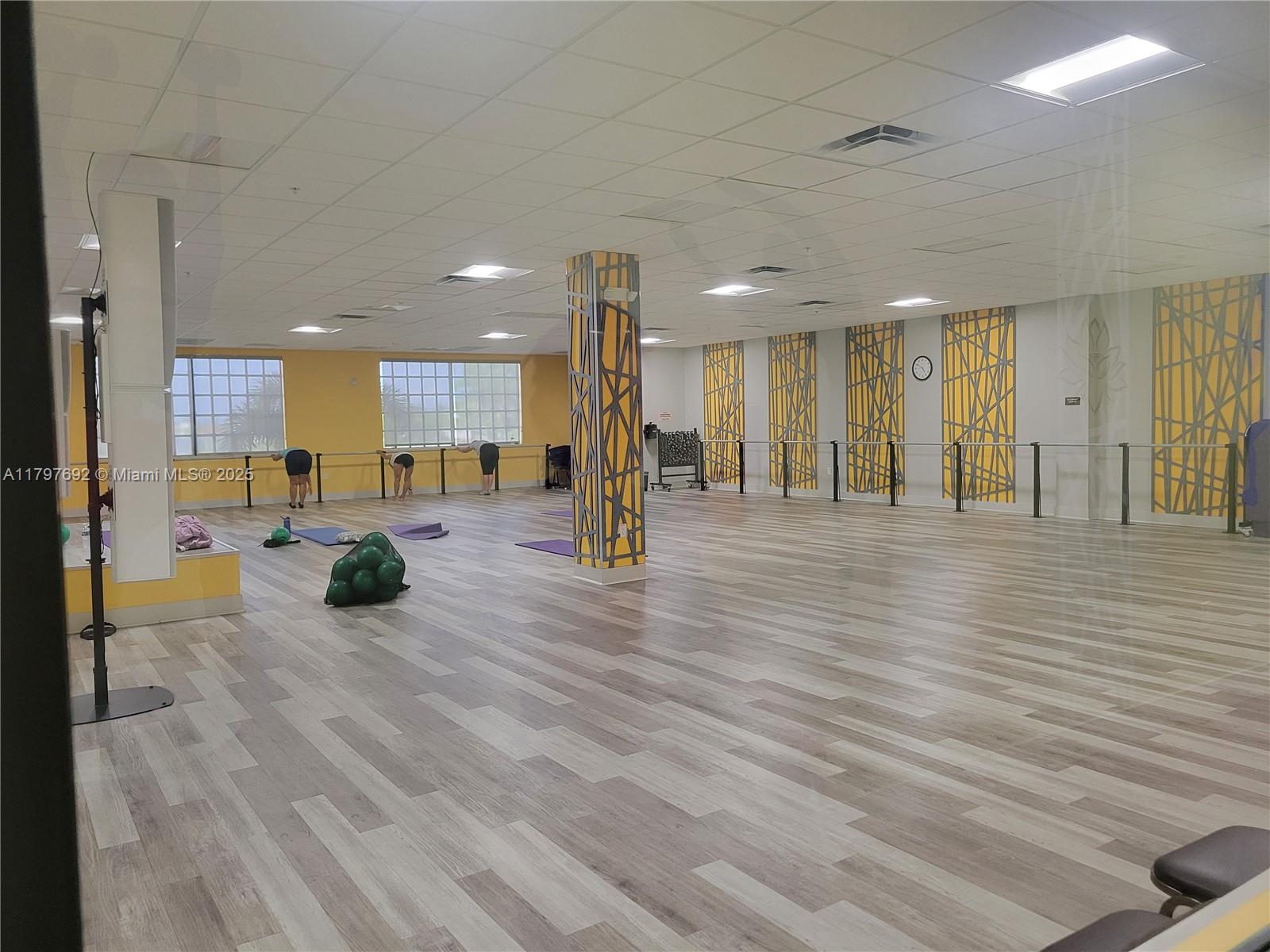 CENTURY VILLAGE CONDO - Residential Lease