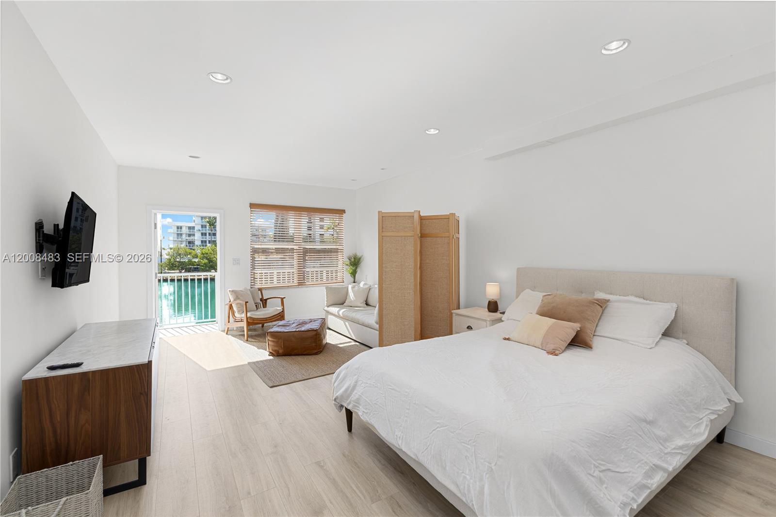 2445 Lake Pancoast Dr M