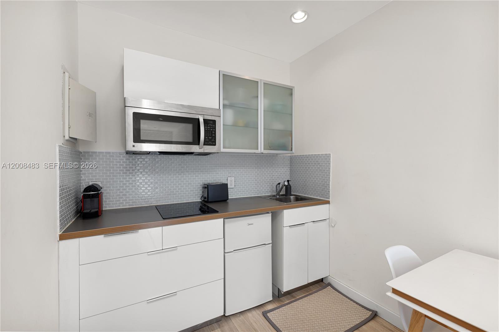 2445 Lake Pancoast Dr M