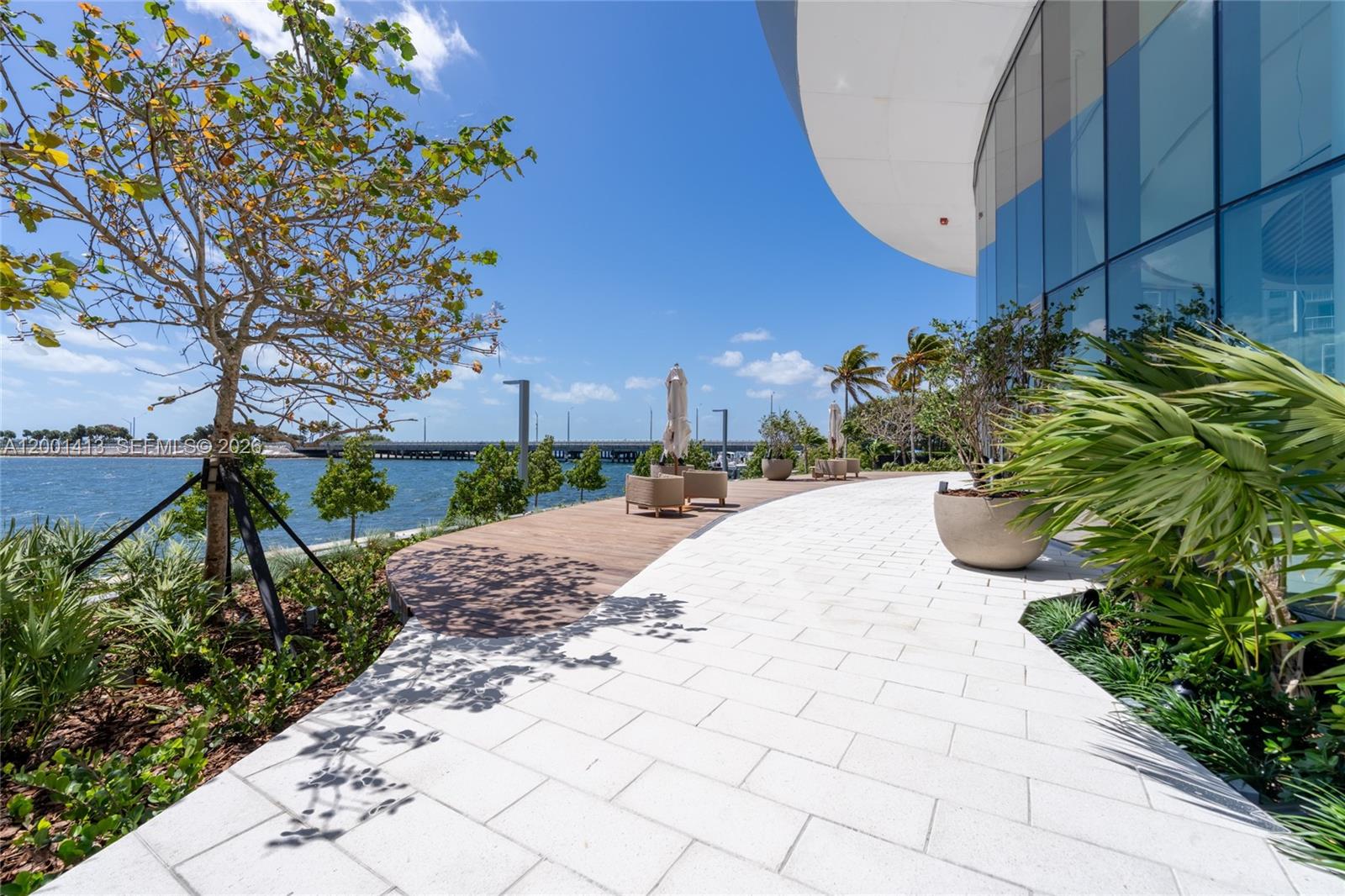 Una Residences - Residential