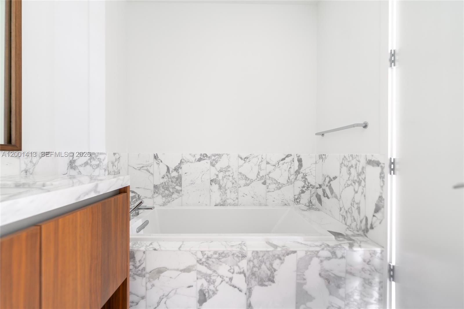 Una Residences - Residential