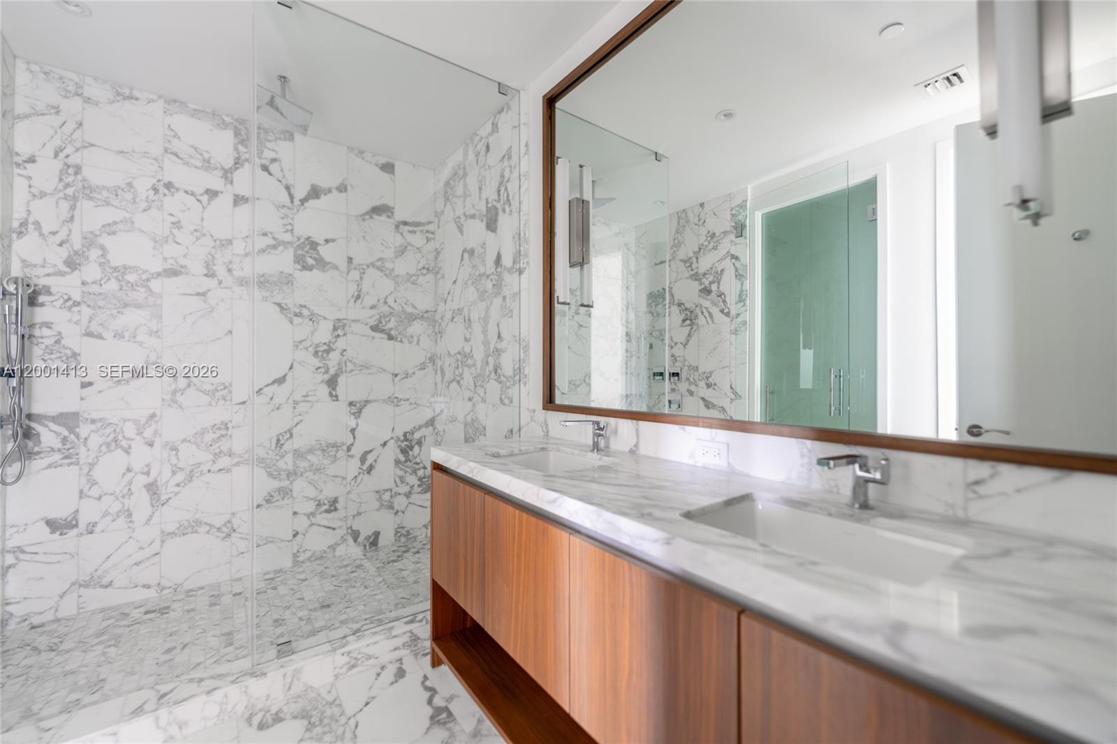 Una Residences - Residential