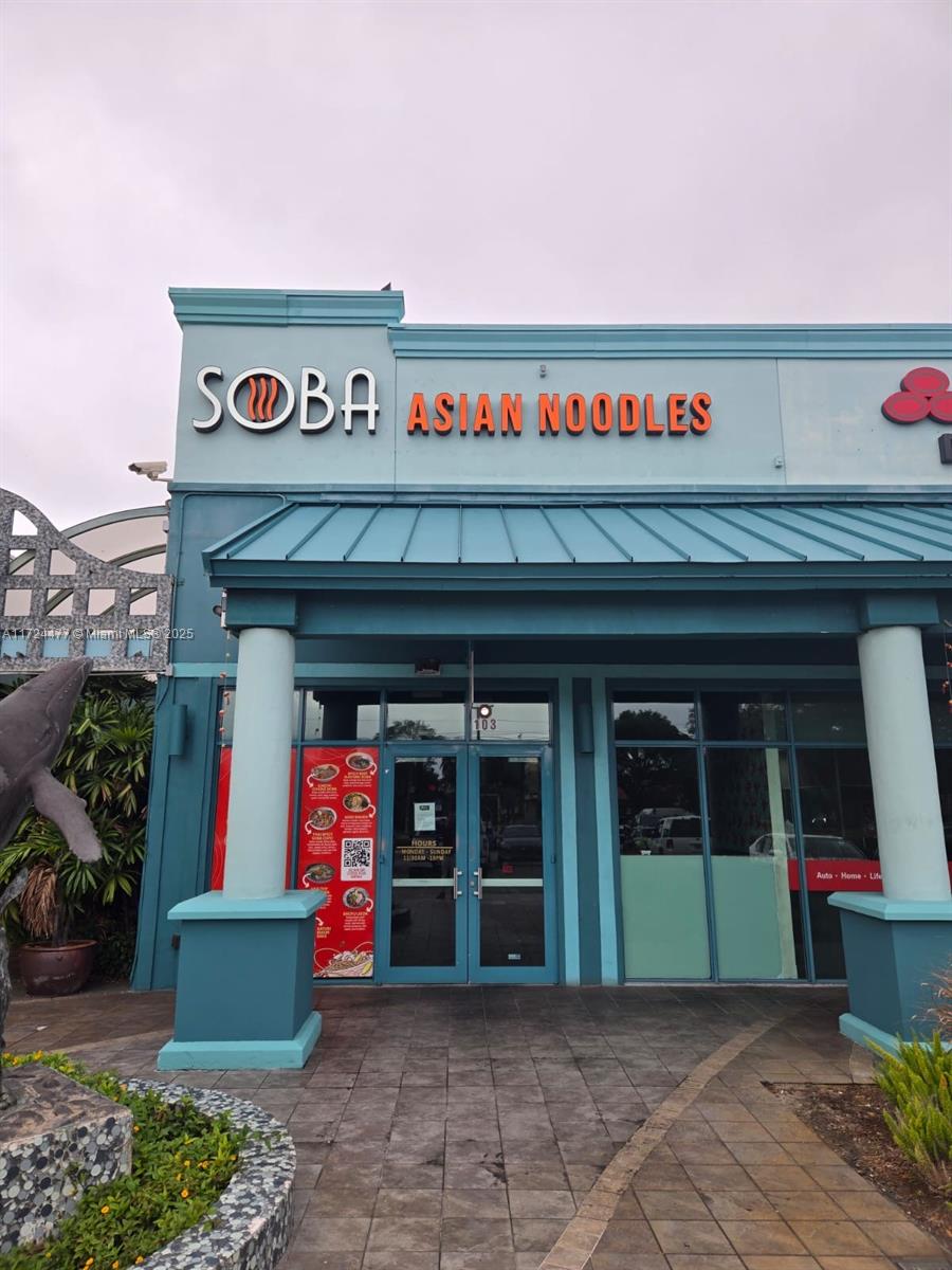 Great opportunity to purchase an existing, 2,500sf restaurant in the affluent commercial and residential area of US1 in Ft. Lauderdale. High-income neighborhoods. 2,500sf, 80 seats, full kitchen, hood, walk-in cooler/freezer, full wash area with 3 comp sinks, fryers, grills, etc. Full FF&E. Tables with chairs, plus booths included. ADA full men's and women bathrooms. Clean! Ready to move in and open. 2COP license, beer and wine. End cap, fully leased out shopping center, fronting US1. Won't last... bring offers. Owner Operator motivated!