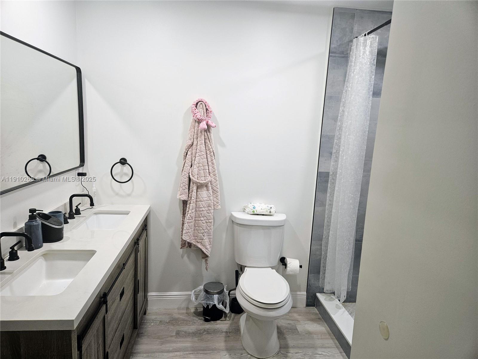 CENTRE COURT CONDO - Residential