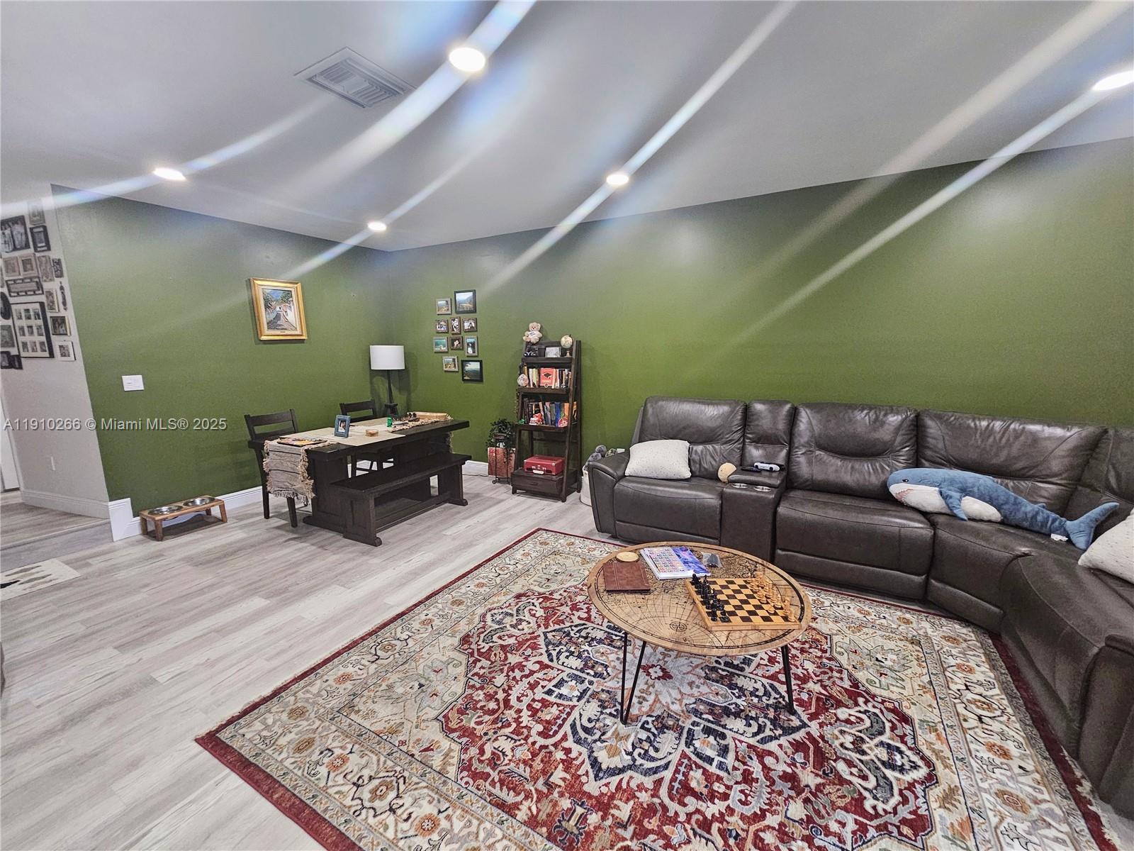 CENTRE COURT CONDO - Residential