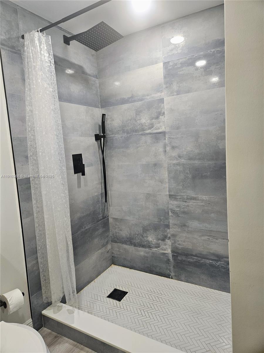 CENTRE COURT CONDO - Residential