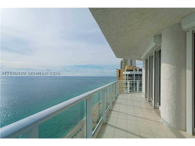16445 Collins Ave OS21/26(11B)