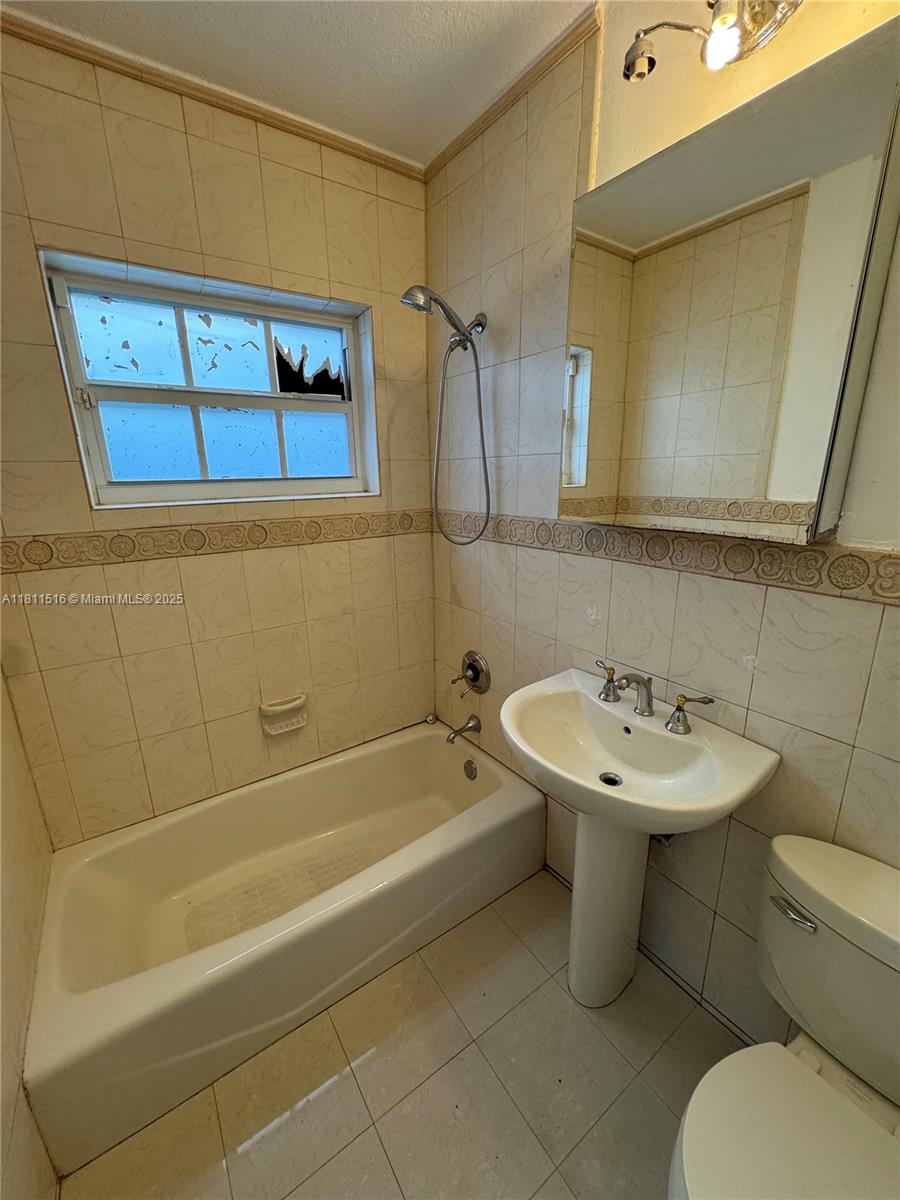 Rental Property at 200 Nw 63rd Ave 01, Miami, Broward County, Florida - Bedrooms: 1 
Bathrooms: 1  - $1,000 MO.