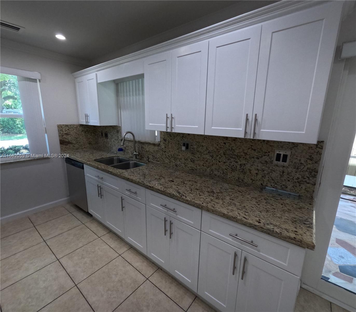 SUNSHINE PARK ESTATES - Residential Lease