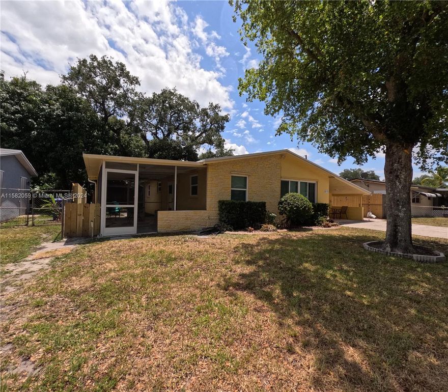 We are delighted to offer a spacious 1 bedroom, 1 bathroom apartment available for rent, inclusive of all utilities (electricity, water, cable, and internet). The apartment has been freshly painted and is ready for immediate occupancy. It features a large backyard, a screened patio, and brand-new appliances.
We are in search of a reliable tenant who has a clean background, no criminal records or prior evictions, a credit score above 600, and can provide proof of income, at least three times the rent amount. If you meet these criteria and are looking for a comfortable and convenient living space, we would love to hear from you.