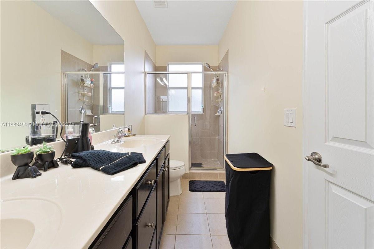 EMERALD CREEK TOWNHOMES - Residential Lease