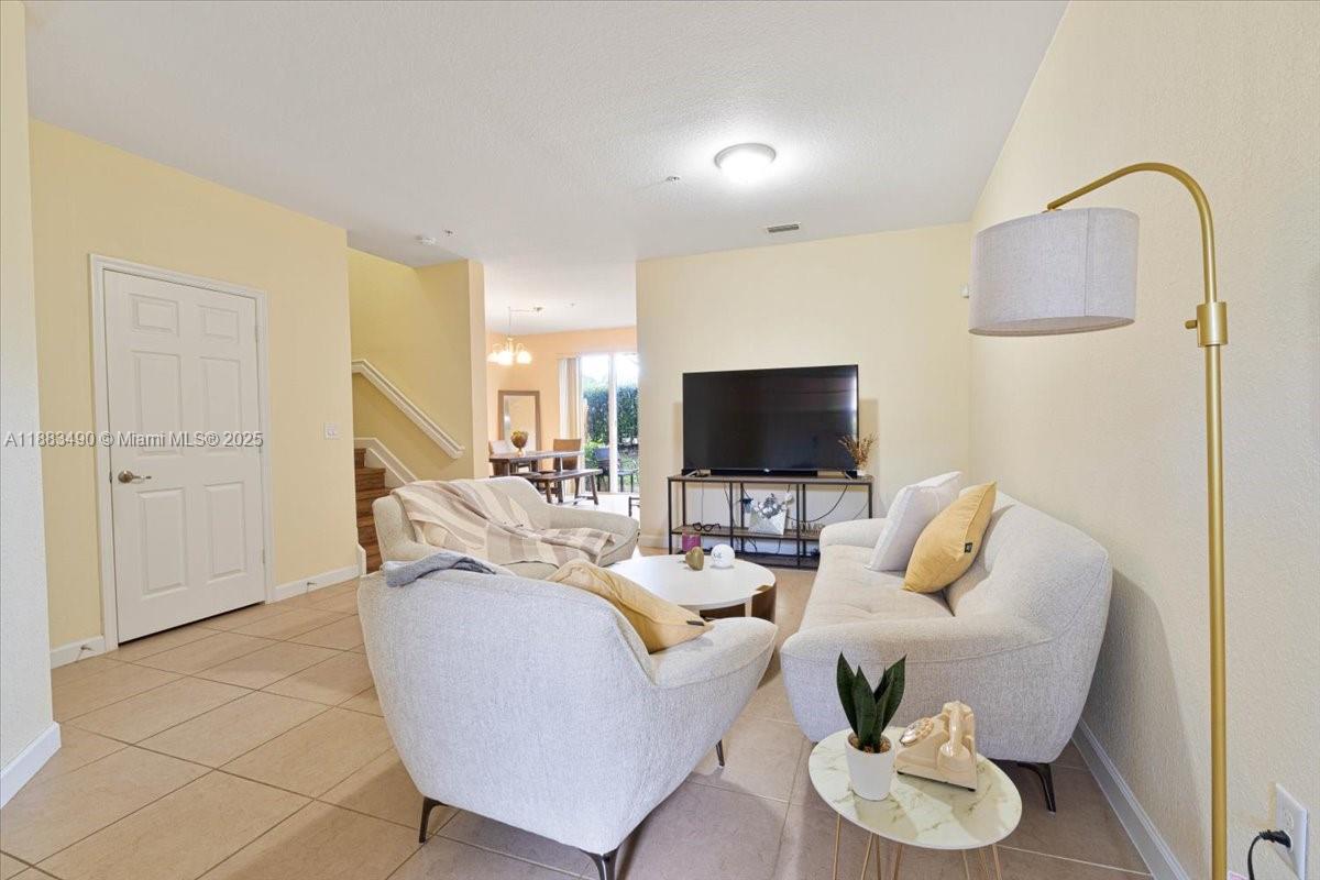 EMERALD CREEK TOWNHOMES - Residential Lease
