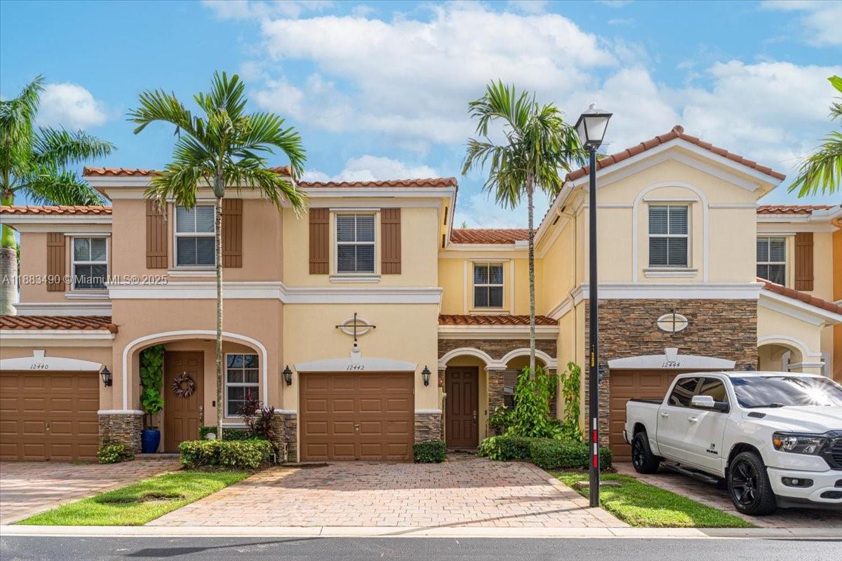 EMERALD CREEK TOWNHOMES - Residential Lease
