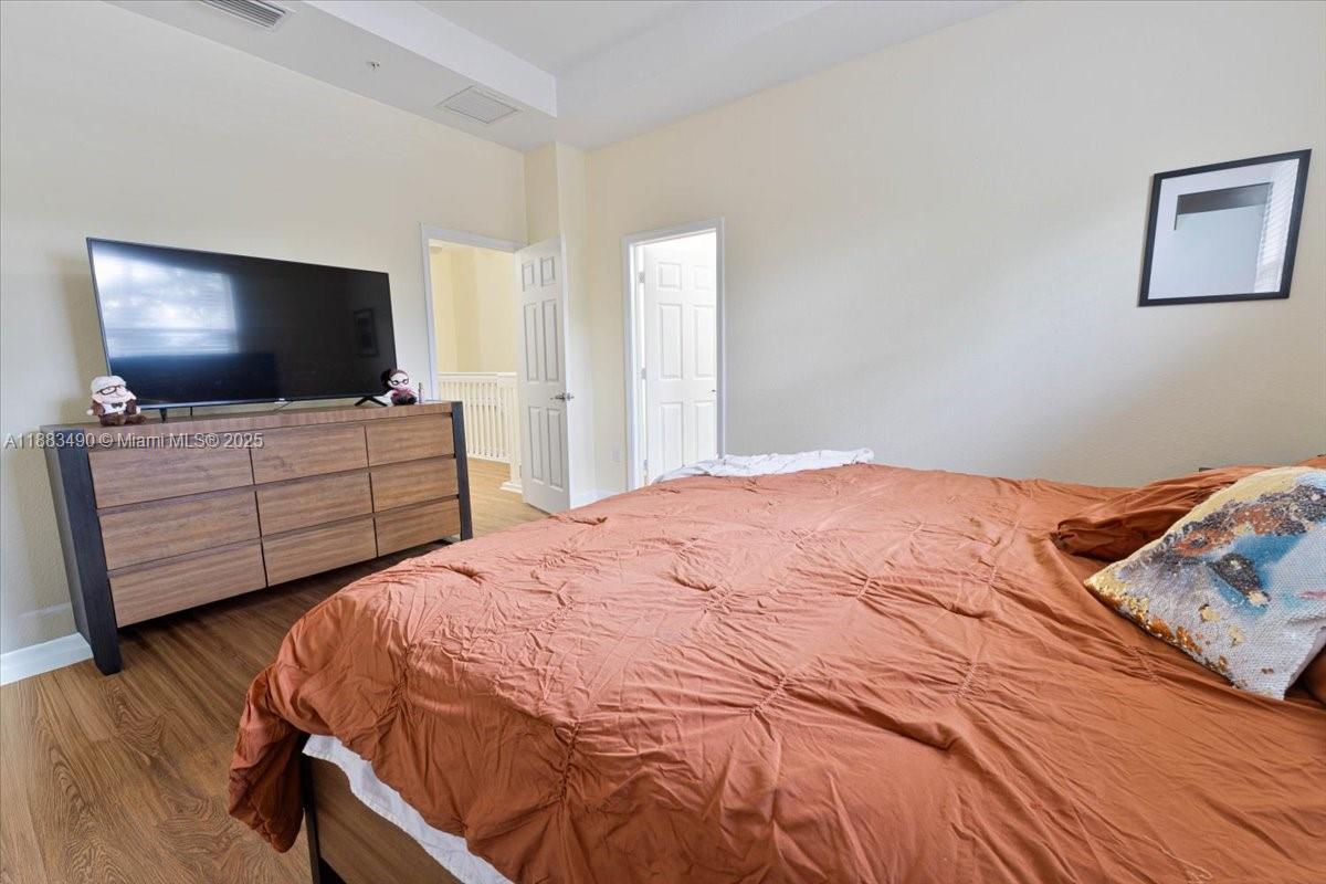 EMERALD CREEK TOWNHOMES - Residential Lease